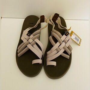NWT Teva Voya Strappy, cream color,  8Wn